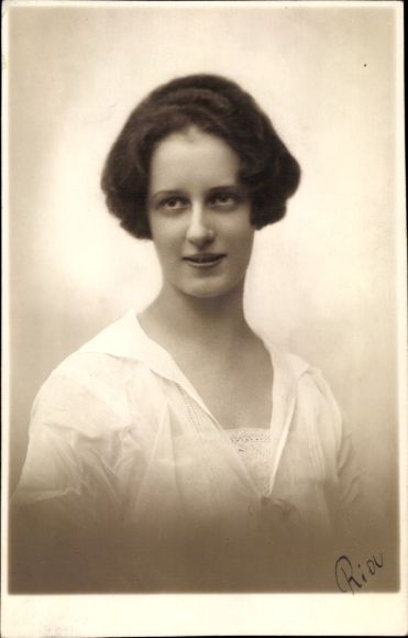 Photo Postcard woman portrait, hairstyle