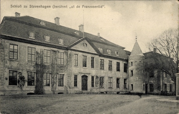 Postcard Reuterstadt Stavenhagen, side view of the castle