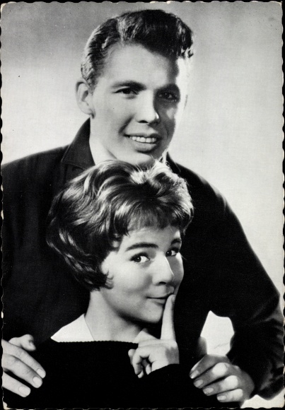 Ak Acteurs Peter Kraus en Conny, Portret