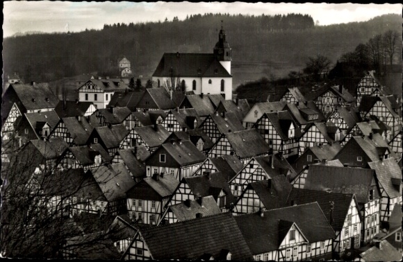 Ansichtkaart Freudenberg in Siegerland, gedeeltelijk aanzicht, kerk, vakwerkgebouw