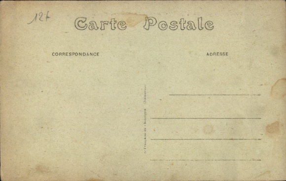 Postcard Parcé sur Sarthe, La rue principale route de Châtillon-en-Vendelais