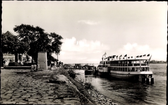 Postcard Hoch Elten Emmerich am Rhein, boat landing stage, ships, river landscape, trees, clouds