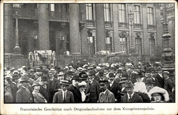 Ak Berlin Mitte, erbeutete französische Geschütze vor dem Kronprinzenpalais