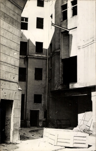 Photo Berlin Schöneberg, Theater, Nürnberger Straße, War destruction WWII, courtyard