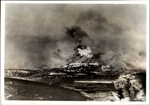 Photo Heinrich Hoffmann, German bombing on positions on the Sapun Heights, June 1942