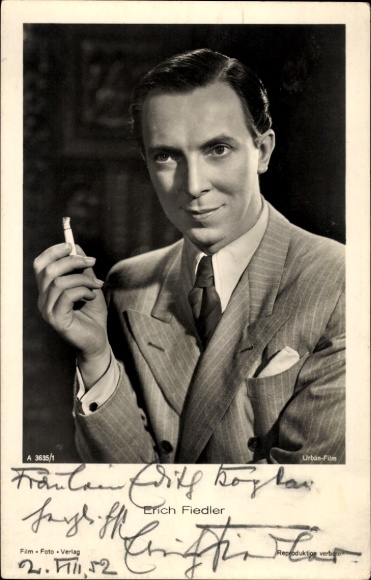 Postcard actor Erich Fiedler, portrait with cigarette, autograph