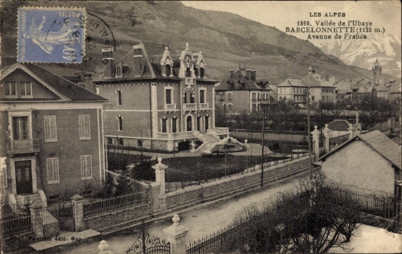 Postcard Barcelonnette Hautes Alpes, view of Alpes, villa in nature, Avenue de France