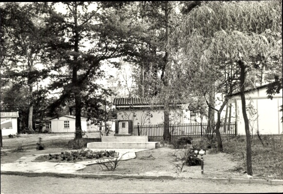 Ak Ostseebad Boltenhagen, Postkarte vom Ostseebad, Pionierlager Mathias Thesen, Bäume, Haus