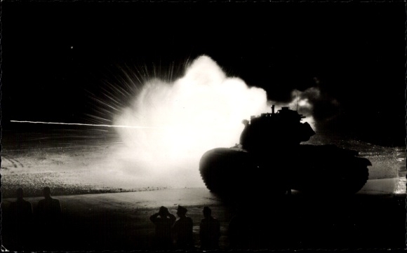 Postcard German Bundeswehr, night shooting, tank firing at a target