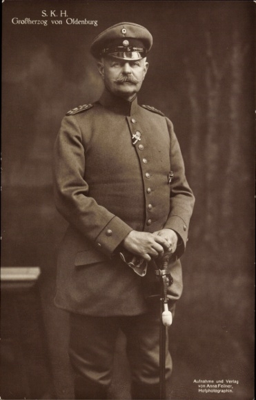Ak Großherzog Friedrich August von Oldenburg, Standportrait in Uniform