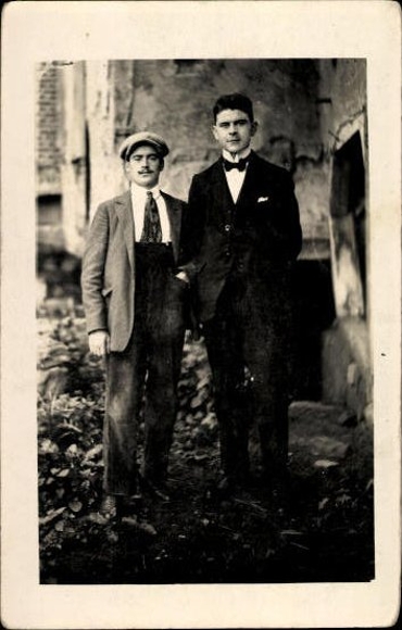 10 old photo PC groups of men, various motifs