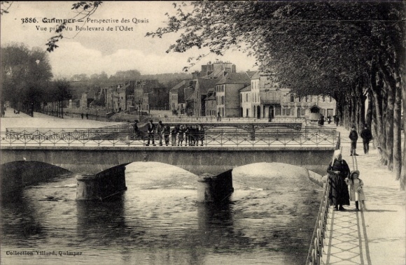 Postcard Quimper Finistère, bridge, river, house facades, people, nostalgic atmosphere