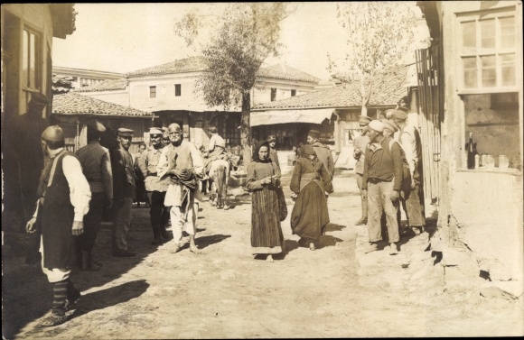 Photo Postcard Prilep Macedonia, street scene with residents
