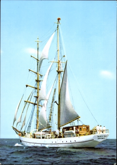 Ak Segelschulschiff Wilhelm Pieck auf dem Meer