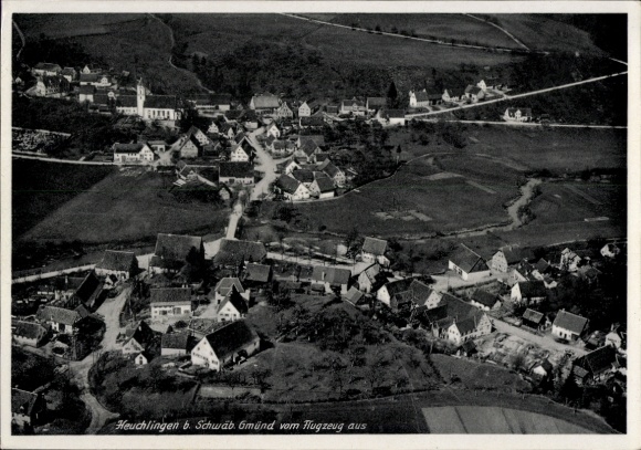 Ak Heuchlingen im Ostalbkreis, Luftaufnahme, Heuchlingen, Wohnhäuser, Landschaft