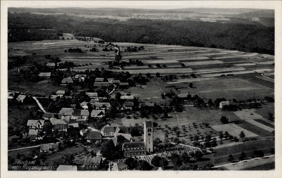 Ak Hochsal Laufenburg am Hochrhein, Luftaufnahme von  Kirchengebäude, Felder, ländliche Umgebung