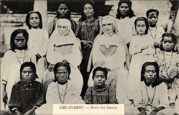 Iles Gilbert Gilbertinseln Kiribati, Ecole des Soeurs, portrait de groupe