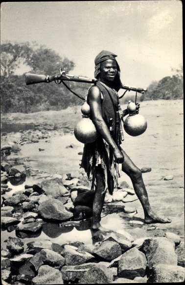 Ak Guinea, Chasseur coniagui, Gezicht op Afrikaanse jagers, Missions des Peres du Saint Esprit
