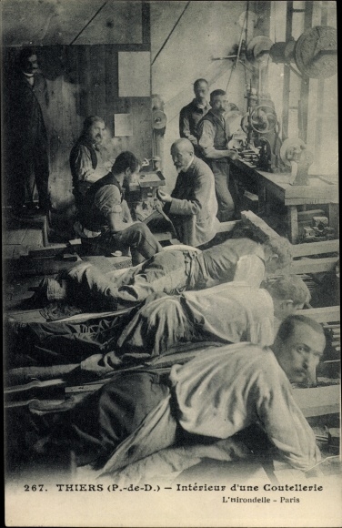 Postcard Thiers Puy de Dôme, Interior of a Cutlery