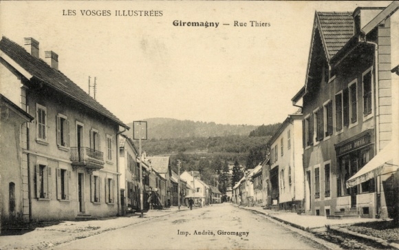 Postcard Giromagny Schermenei Territoire de Belfort, Rue Thiers, houses, landscape in the background