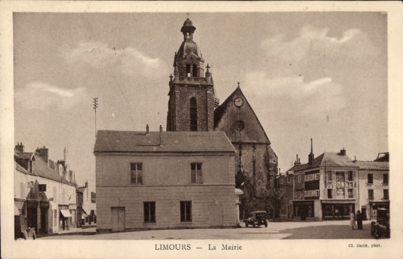 Ak Limours Essonne,  Rathaus, ein Auto, Passanten