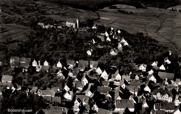 Postcard Bodelshausen, view of the town with surroundings, field