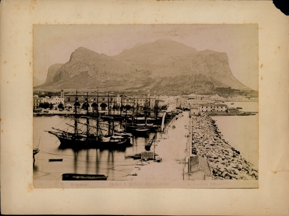 foto rond 1880, Palermo Sicilië Sicilia Italië, Molo e Monte Pellegrino, zeilschepen, havenhoofd