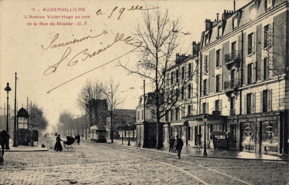 Ak Aubervilliers Seine Saint Denis, Straßenansicht mit Häuserzeile, Avenue Victor-Hugo, Pferde...