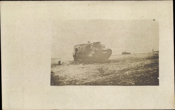 Ak Amiens Somme, Ein englischer Panzerkampfwagen Mark IV, Beute der Deutschen bei Amiens.