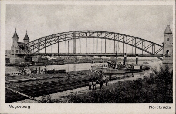 Postcard Magdeburg in Saxony Anhalt, North Bridge, barges