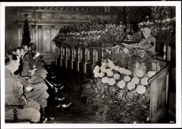 Photo Hoffmann, H., Berlin City Hall, Dr. Ley at a workshop of the German Labor Front, Oct. 1941