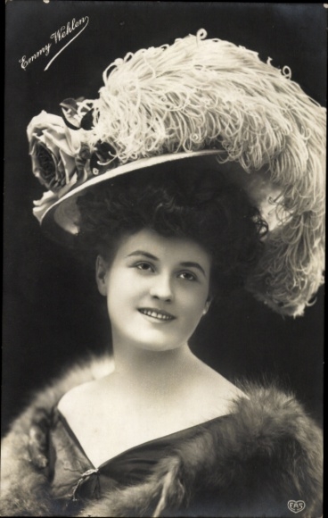Postcard singer and actress Emmy Wehlen, portrait, feather hat, fur