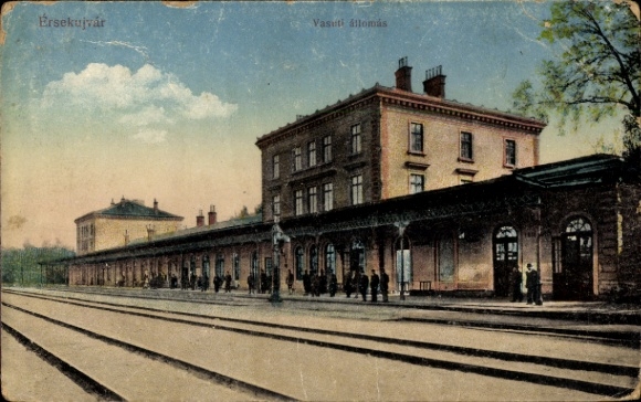 Postcard Nové Zámky Érsekújvár Neuhäusl Slovakia, train station