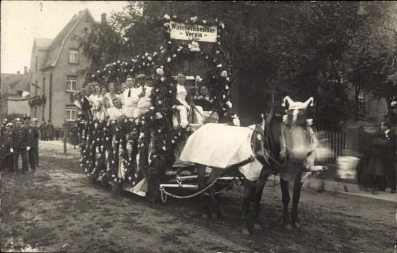 Photo Postcard pageant 1925, float laundry owners association