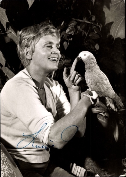 Postcard actress Luise Ullrich, portrait with parrot, autograph