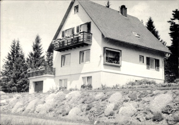Ak Schönwald im Schwarzwald, Haus mit Erker, Balkon, Garten, umgeben von Bäumen