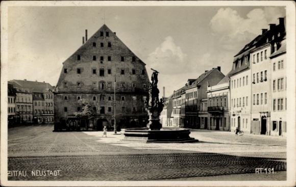 Postcard Neustadt in Sachsen, Neustadt building, fountain, street view, architecture