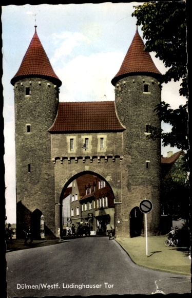 KP Dülmen w Münsterland Westfalia, Brama Lüdinghauser, architektura historyczna, widok na ulicę,...