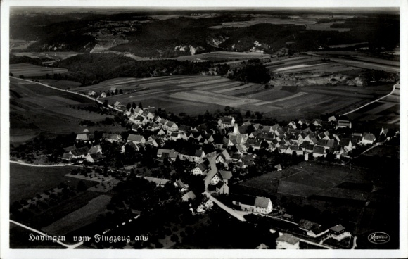 Ak Hayingen auf der Schwäbischen Alb, Luftaufnahme von  ländliche Umgebung,  Architektur