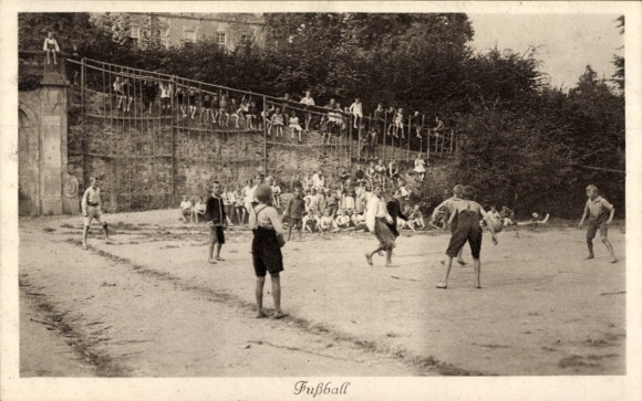 Ak Zschöppichen Mittweida in Sachsen, Schloss Neusorge, Elsa Brändströms Kinderheim, Fußball