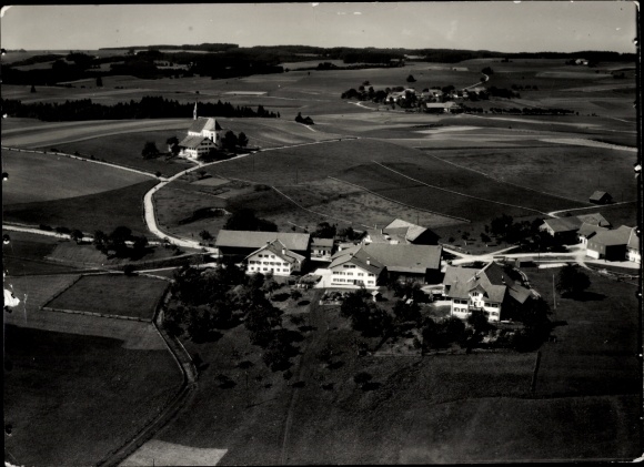 Photo Görwangs Aitrang in Swabia, pilgrimage church of St. Alban, aerial photograph