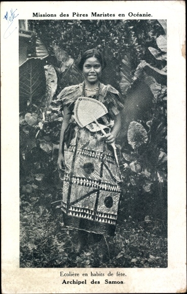 Ak Samoa, Missions des Péres Maristes en Océanie, Ecolière en habits de féte