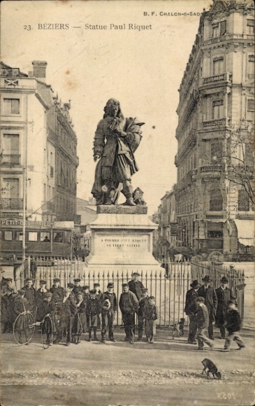 Postcard Béziers Hérault, statue of Paul Riquet, city view, people, cyclists