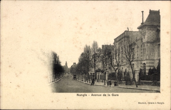 Ak Nangis Seine et Marne, Avenue de la Gare, straatzicht, bomen, huizen