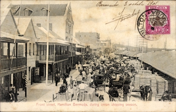 Postcard Hamilton Bermuda, Front Street, during the onion shipping season