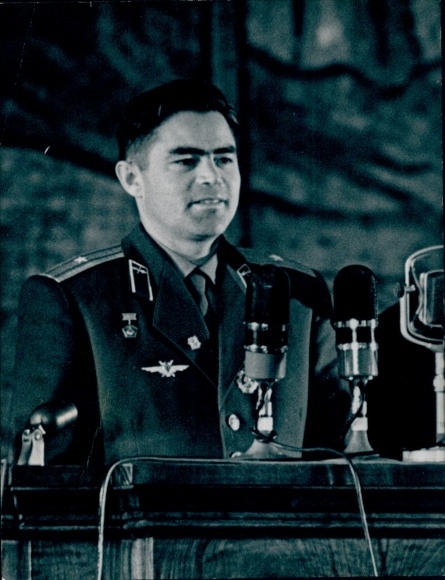 Photo press conference after the flight of Vostok 3 and Vostok 4, cosmonaut Andrian Nikolayev, 1962