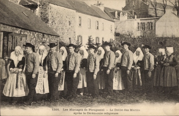 Postcard Plougastel Daoulas Finistère, Defile des Maries