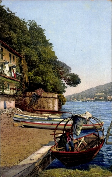 Ak Isola Bella Lago Maggiore Piemonte, Italien, Lago Maggiore, Isola Bella, bunte Häuser am Uf...
