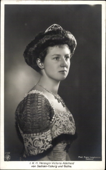 Ak Herzogin Victoria Adelheid von Sachsen Coburg und Gotha, Portrait, NPG 4184