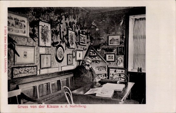 Postcard Bad Staffelstein am Main Upper Franconia, Staffelberg, room with pictures, table, man sitting, much